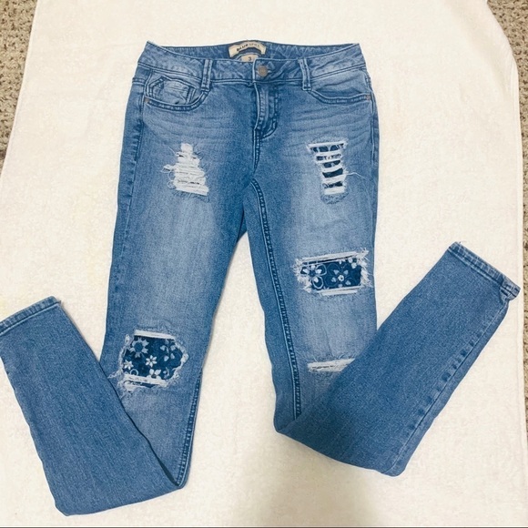 BLUE SPICE distressed floral patches womens jeans size 3 - Picture 1 of 4